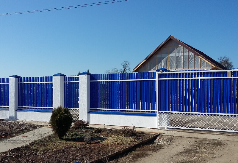 Забор из металлического штакетника синий купить Москва