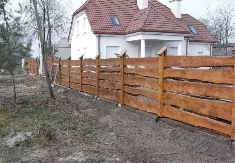 Забор на участке деревянный на столбах купить Москва