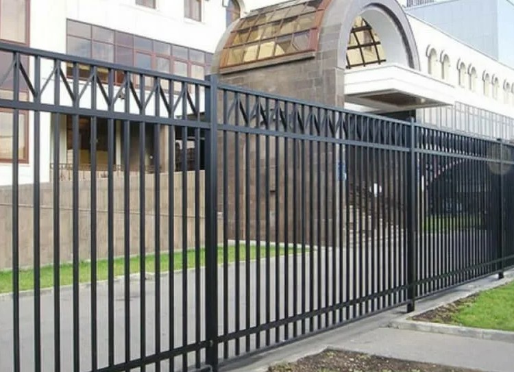 Сварной забор для административного здания купить Москва