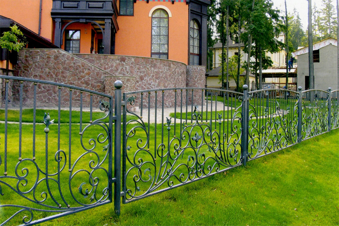 Забор для загородного дома кованый серый купить Москва