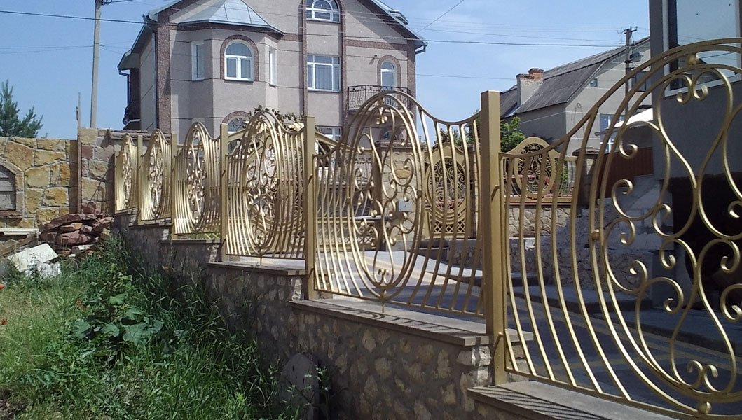 Забор металлический с коваными секциями купить Москва