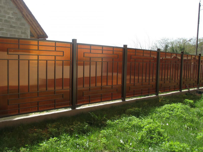 Забор из коричневого поликарбоната купить Москва