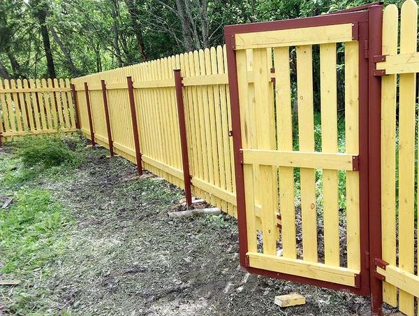 Деревянный забор: лучшие идеи по созданию эффективной и красивой ограде для участка (125 фото)