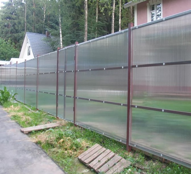 Забор из поликарбоната с калиткой купить Москва