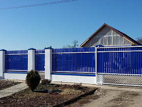 Забор из металлического штакетника синий купить Москва