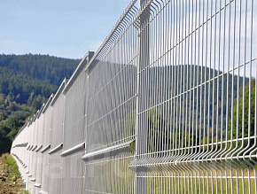 Оцинкованный забор из сетки для частной территории купить Москва
