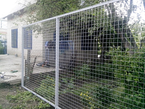 Забор для загородного дома из сварной сетки купить Москва