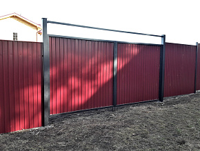 Забор из профнастила красный для дачного дома купить Москва