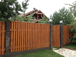 Забор для загородного дома из дерева вертикальный купить Москва