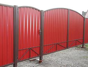 Забор из профнастила арочный красного цвета купить Москва